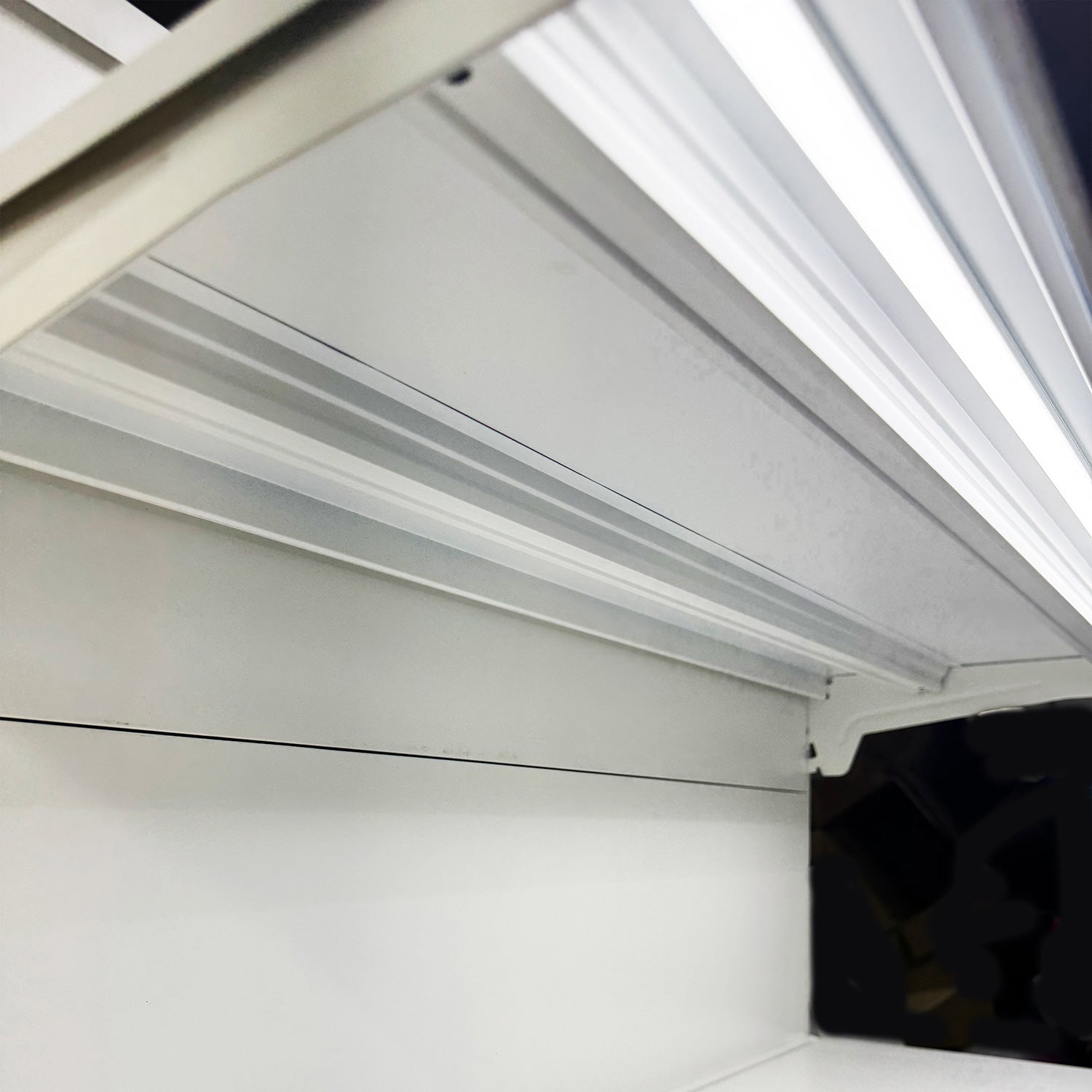 楽棚 ゴンドラ什器 LED棚下照明 オプション LEDライト - 楽棚（スーパー・コンビニ商品棚、陳列棚、ゴンドラ什器・スチールラック）